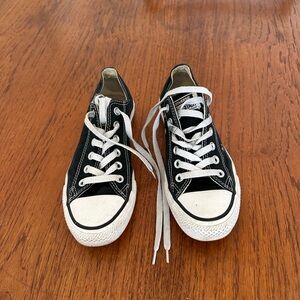 Black Women's Converse Size 7.5